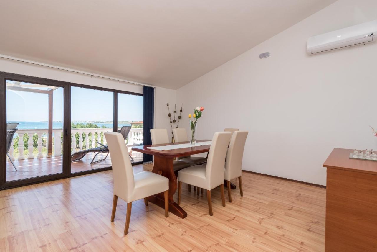 Apartment Astoria Затон Екстериор снимка