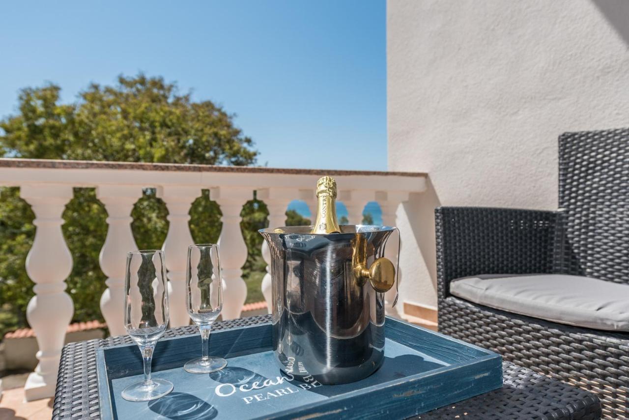 Apartment Astoria Затон Екстериор снимка