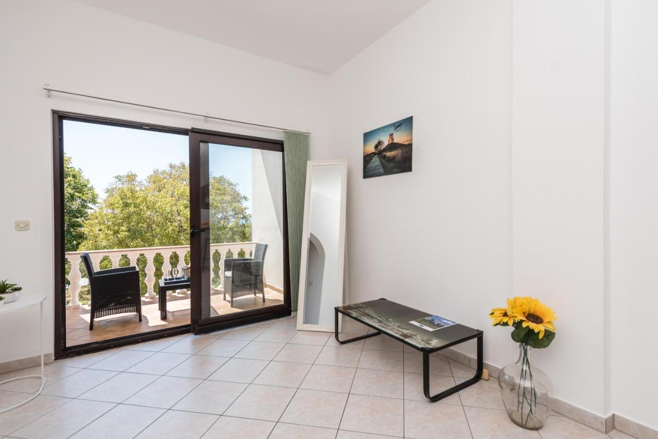 Apartment Astoria Затон Екстериор снимка